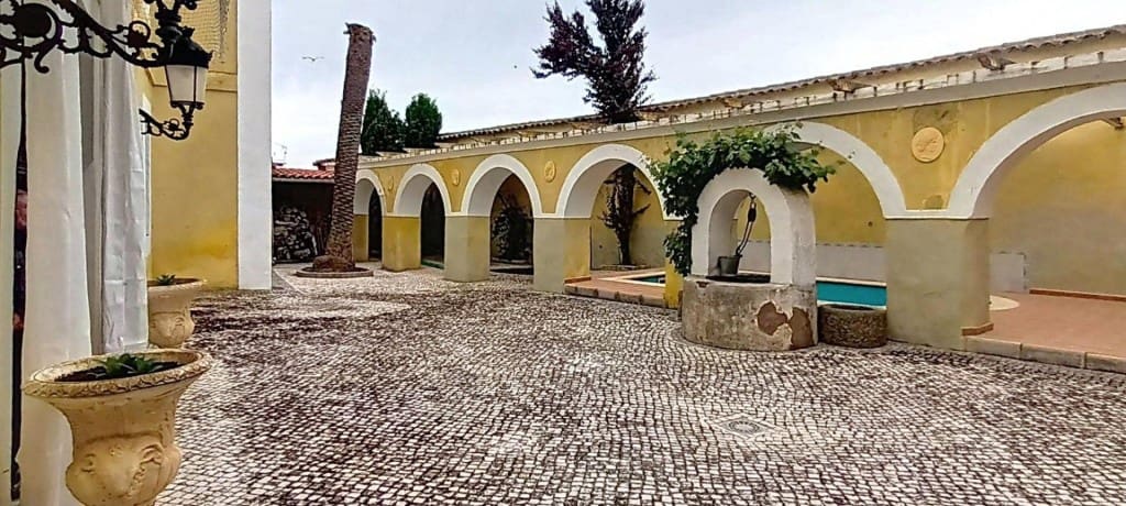 8 bedroom Finca/Country House for sale in Herreruela with pool - € 1,000,000 (Ref: 9595043)