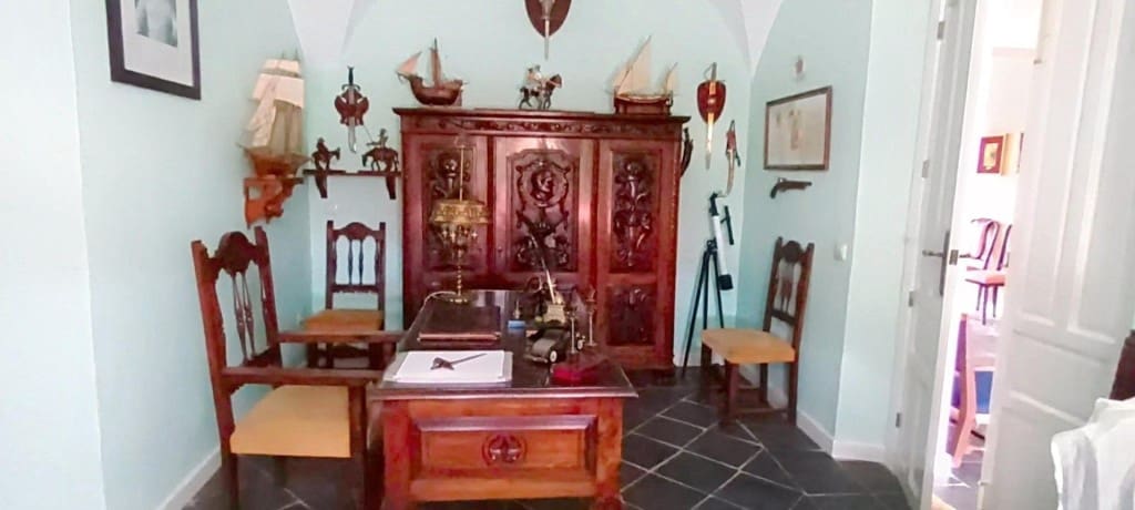 8 bedroom Finca/Country House for sale in Herreruela with pool - € 1,000,000 (Ref: 9595043)