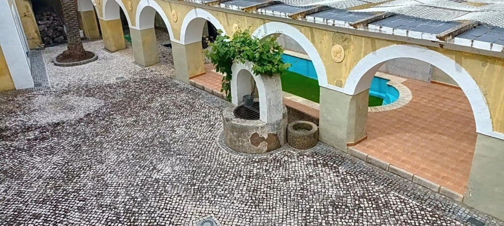 8 bedroom Finca/Country House for sale in Herreruela with pool - € 1,000,000 (Ref: 9595043)