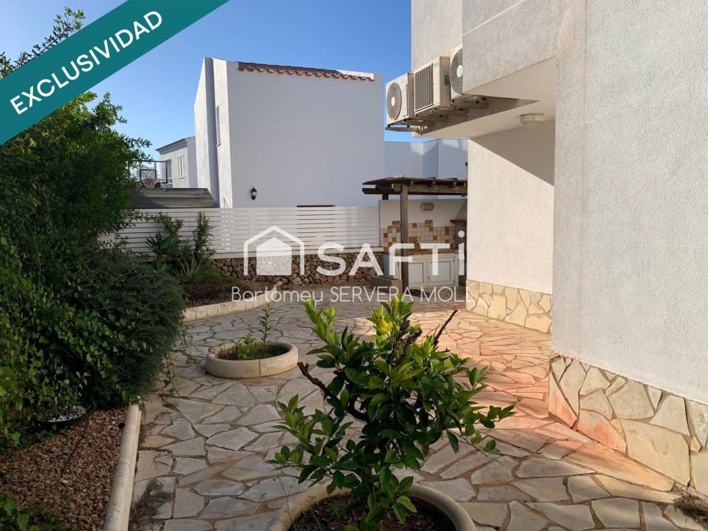 3 makuuhuone Huvila myytävänä paikassa Ciutadella de Menorca mukana uima-altaan 
autotalli - 795 000 € (Ref: 9595049)