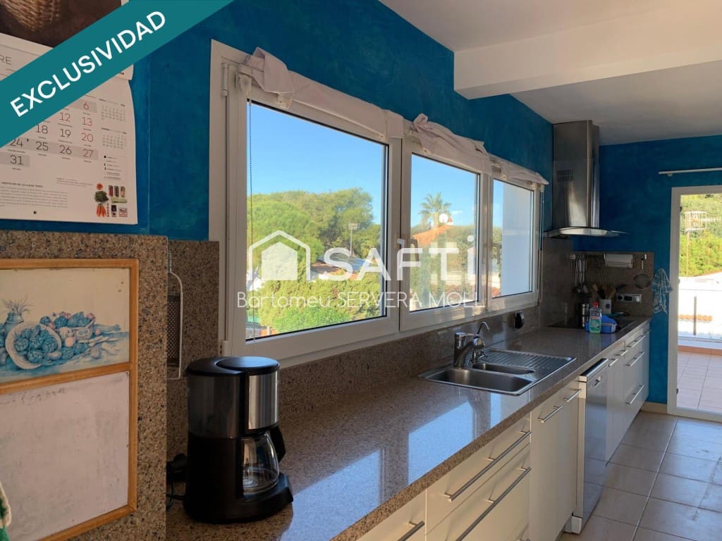 3 makuuhuone Huvila myytävänä paikassa Ciutadella de Menorca mukana uima-altaan 
autotalli - 795 000 € (Ref: 9595049)