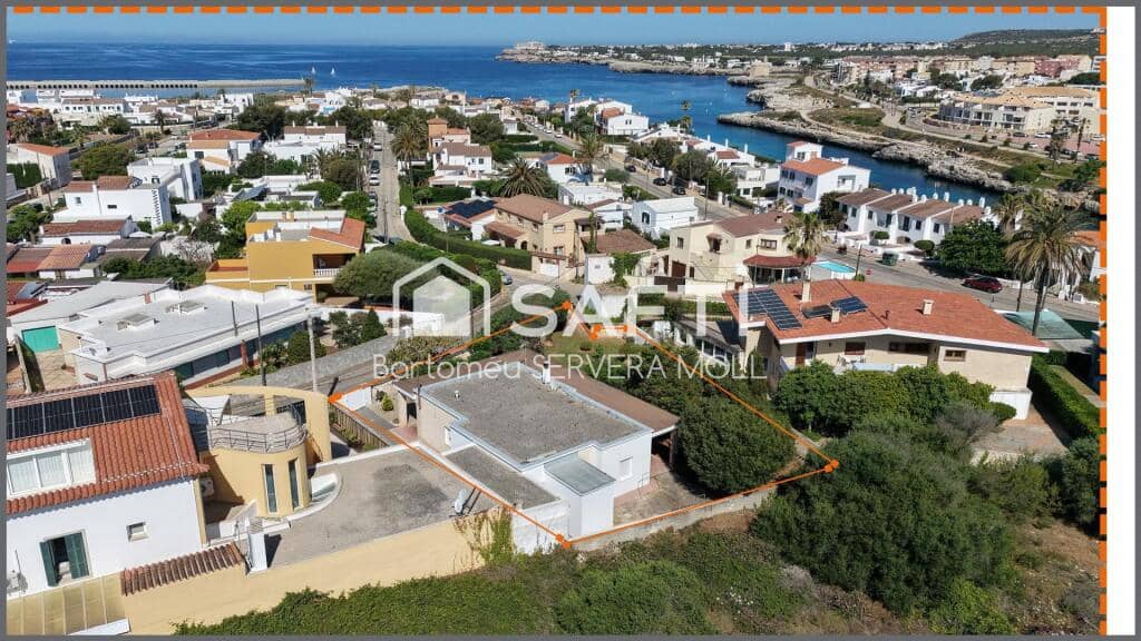 5 bedroom Villa for sale in Ciutadella de Menorca with garage - € 870,000 (Ref: 9595053)