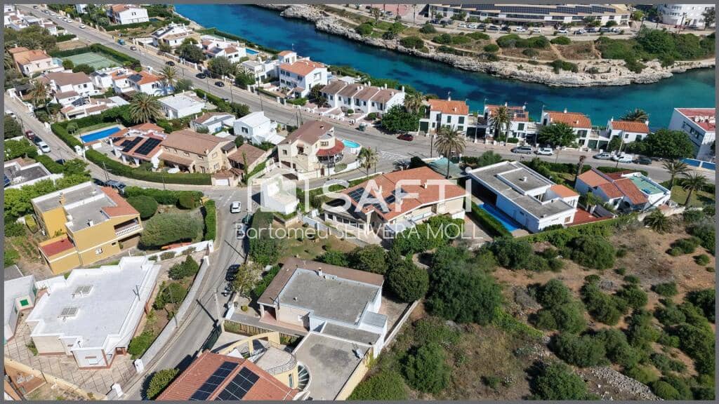 5 bedroom Villa for sale in Ciutadella de Menorca with garage - € 870,000 (Ref: 9595053)