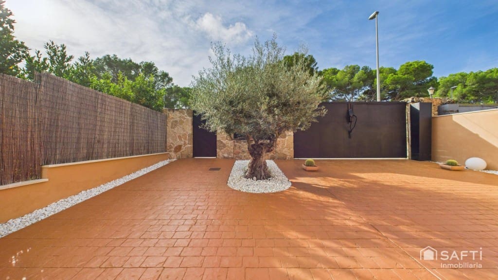 Chalet de 3 habitaciones en Puig de Ros en venta con piscina - 929.000 € (Ref: 9595067)