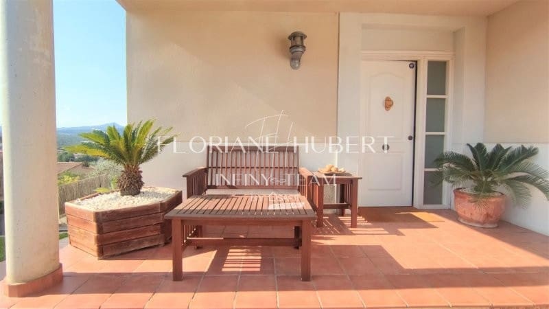 5 bedroom Villa for sale in Collbato with pool garage - € 650,000 (Ref: 9595093)