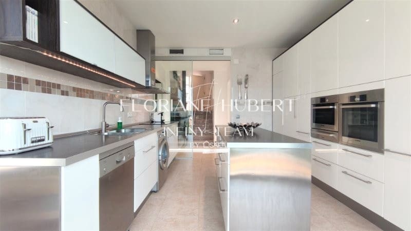 5 bedroom Villa for sale in Collbato with pool garage - € 650,000 (Ref: 9595093)