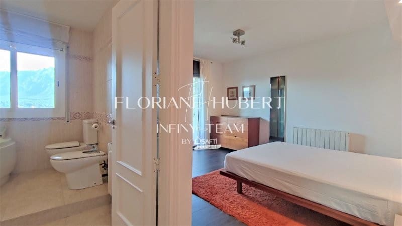 5 bedroom Villa for sale in Collbato with pool garage - € 650,000 (Ref: 9595093)