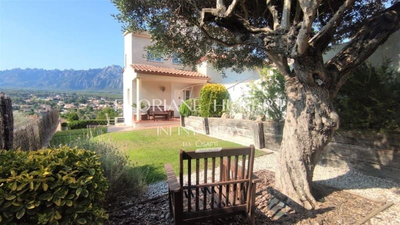 5 bedroom Villa for sale in Collbato with pool garage - € 650,000 (Ref: 9595093)