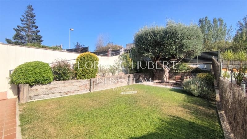 5 bedroom Villa for sale in Collbato with pool garage - € 650,000 (Ref: 9595093)