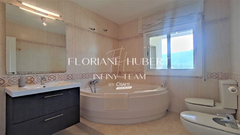 5 bedroom Villa for sale in Collbato with pool garage - € 650,000 (Ref: 9595093)