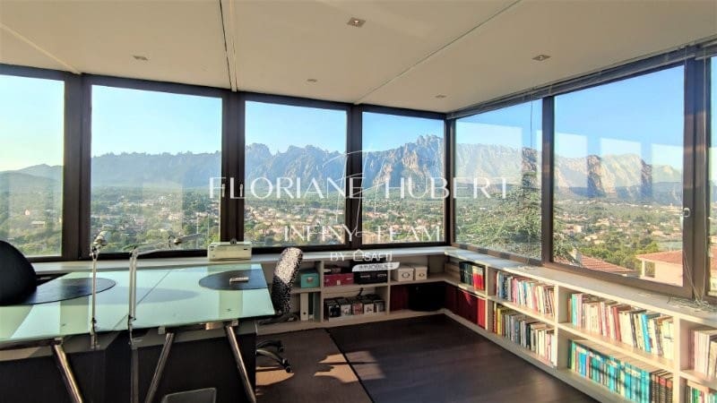 5 bedroom Villa for sale in Collbato with pool garage - € 650,000 (Ref: 9595093)