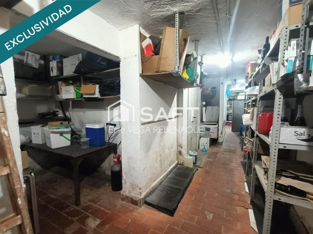 Kaupallinen myytävänä paikassa Pineda de Mar - 299 000 € (Ref: 9595108)