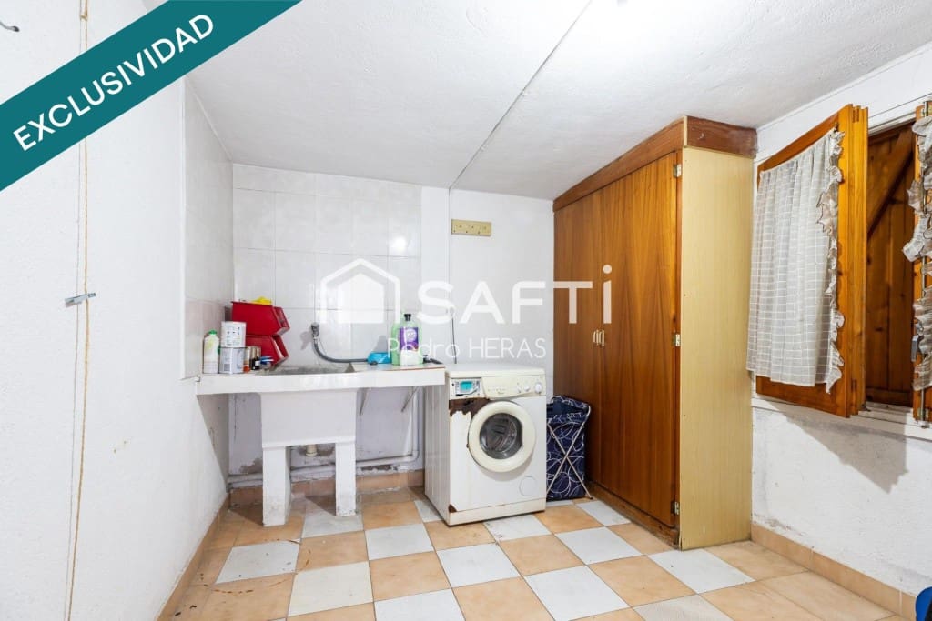 4 bedroom Apartment for sale in Pineda de Mar - € 298,600 (Ref: 9595113)