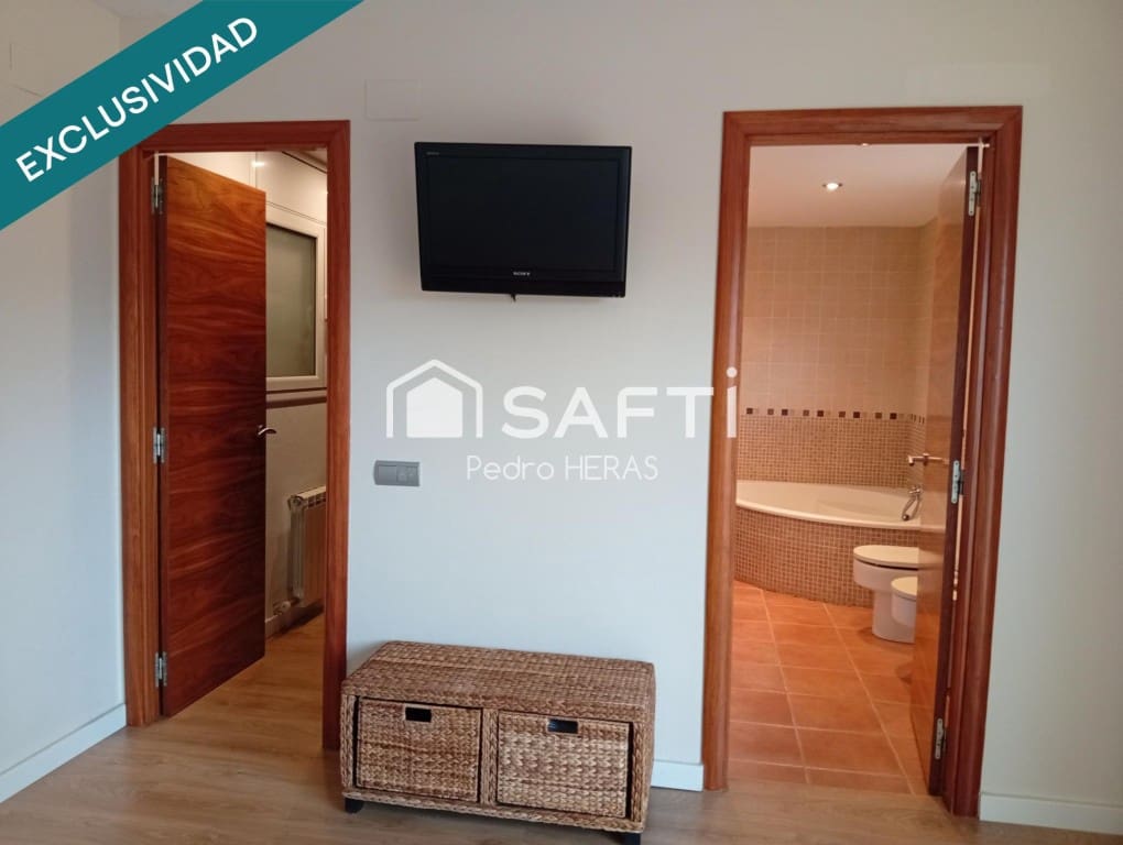 4 bedroom Villa for sale in Sils with pool garage - € 468,500 (Ref: 9595115)