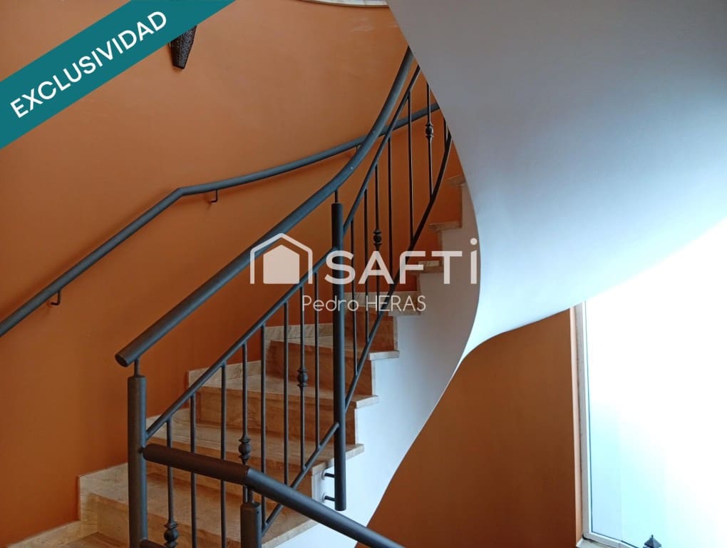 4 bedroom Villa for sale in Sils with pool garage - € 468,500 (Ref: 9595115)