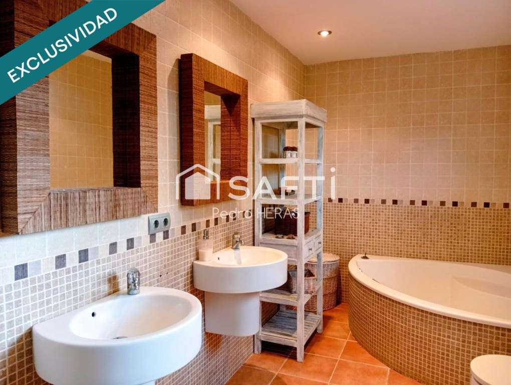 4 bedroom Villa for sale in Sils with pool garage - € 468,500 (Ref: 9595115)