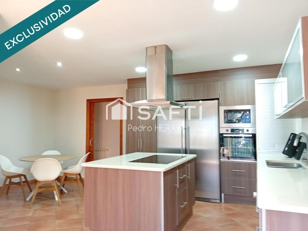 4 bedroom Villa for sale in Sils with pool garage - € 468,500 (Ref: 9595115)