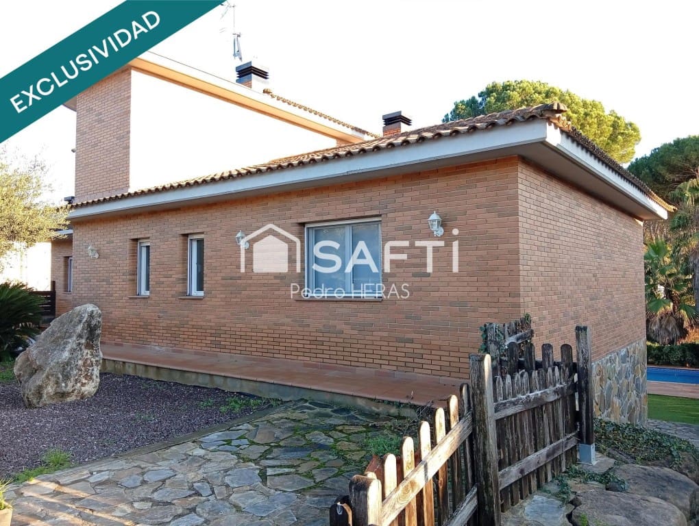 4 bedroom Villa for sale in Sils with pool garage - € 468,500 (Ref: 9595115)