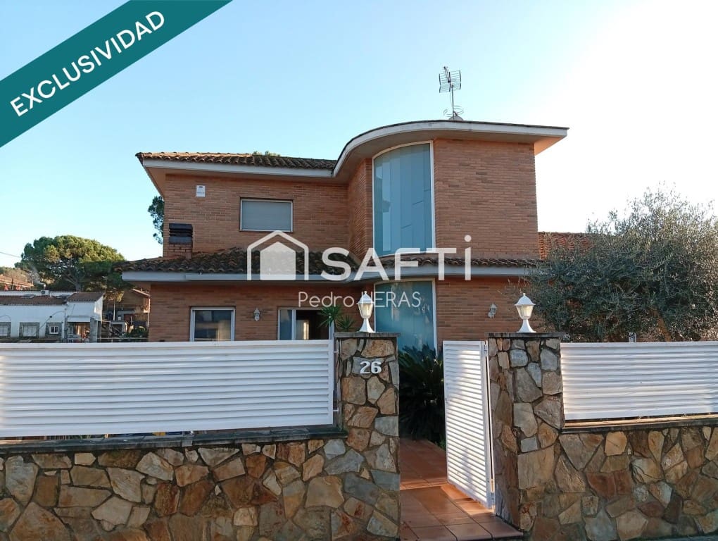 4 bedroom Villa for sale in Sils with pool garage - € 468,500 (Ref: 9595115)