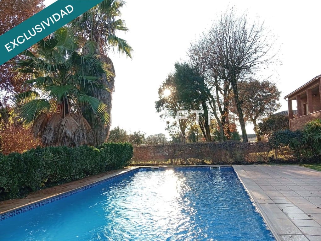 4 bedroom Villa for sale in Sils with pool garage - € 468,500 (Ref: 9595115)