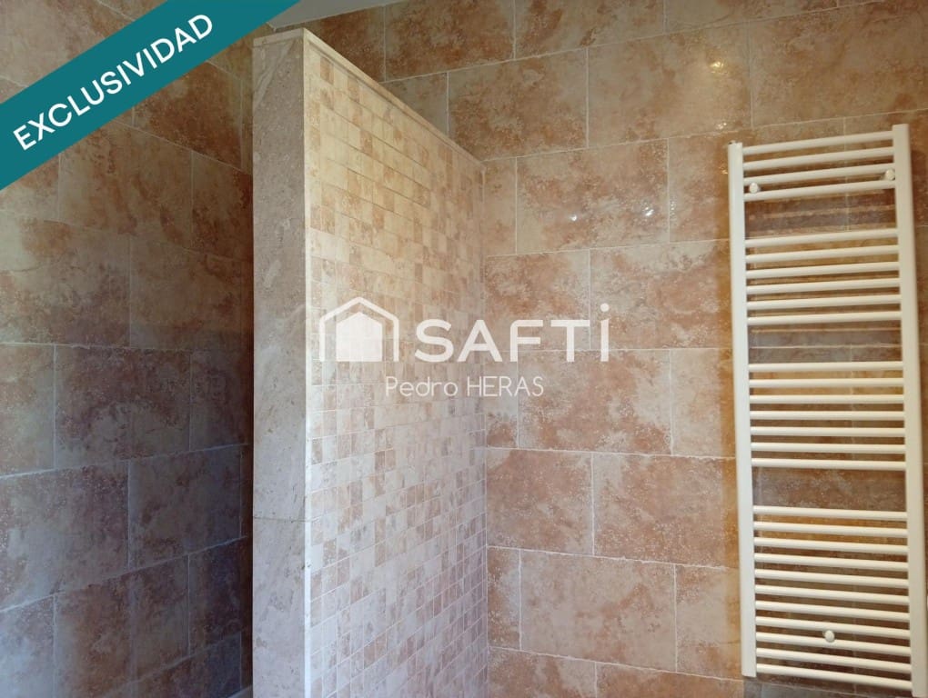 4 bedroom Villa for sale in Sils with pool garage - € 468,500 (Ref: 9595115)