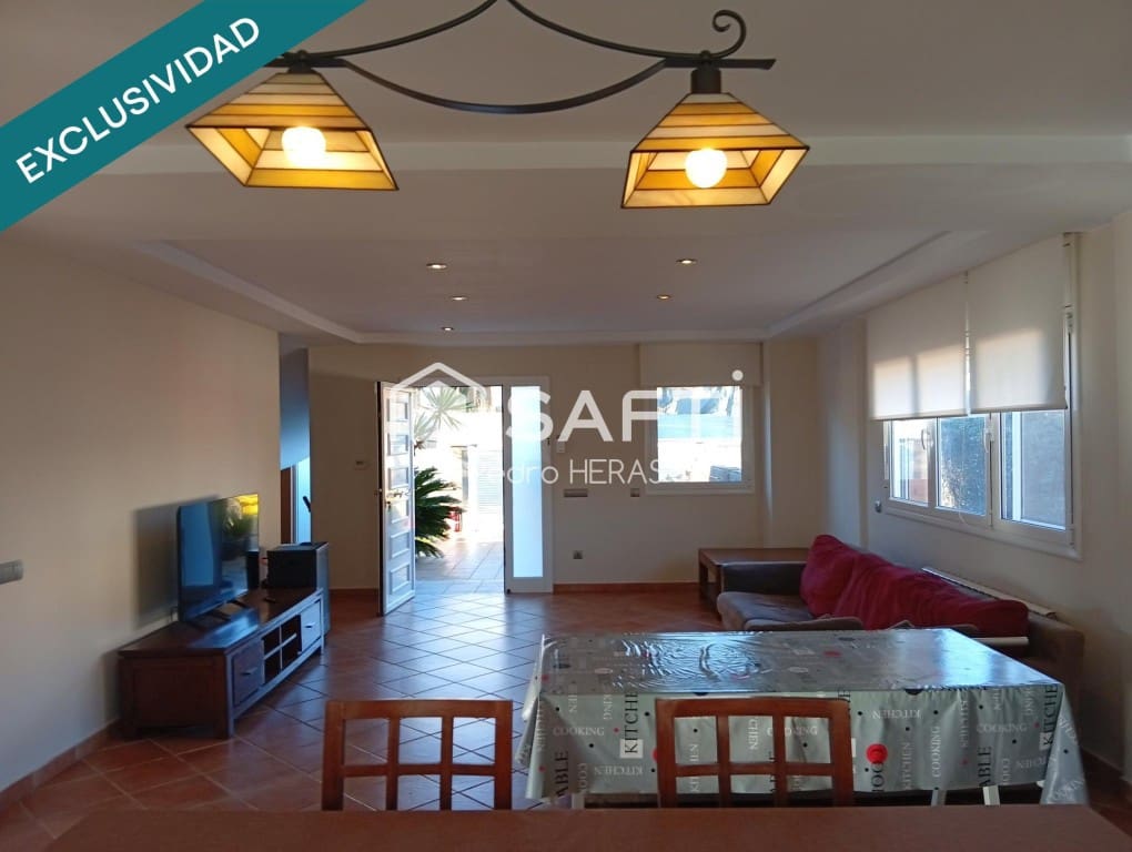 4 bedroom Villa for sale in Sils with pool garage - € 468,500 (Ref: 9595115)