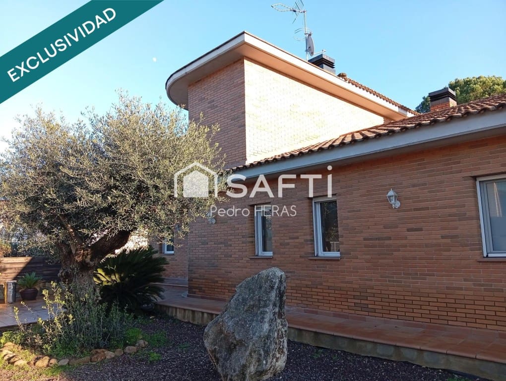 4 bedroom Villa for sale in Sils with pool garage - € 468,500 (Ref: 9595115)