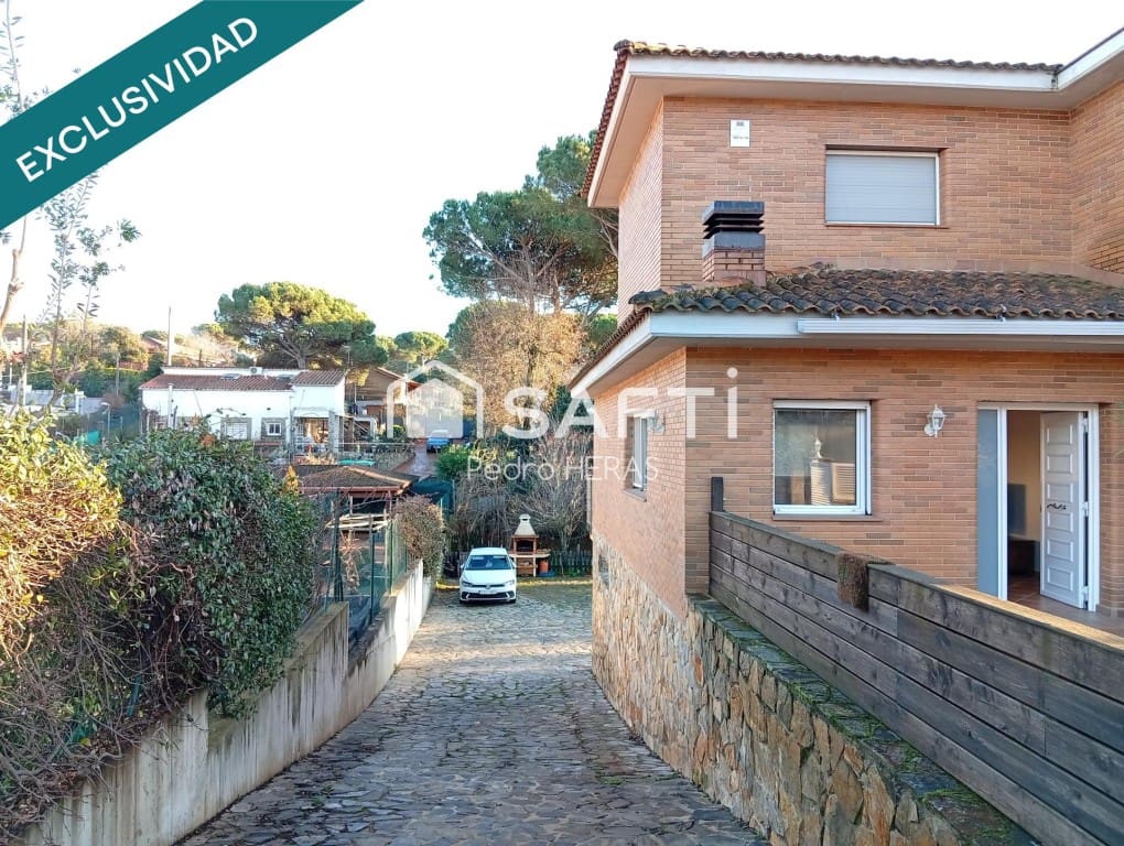 4 bedroom Villa for sale in Sils with pool garage - € 468,500 (Ref: 9595115)