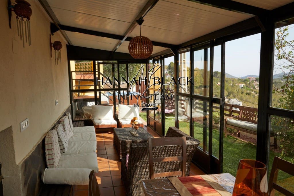 2 makuuhuone Huvila myytävänä paikassa Olivella mukana uima-altaan - 590 000 € (Ref: 9595119)