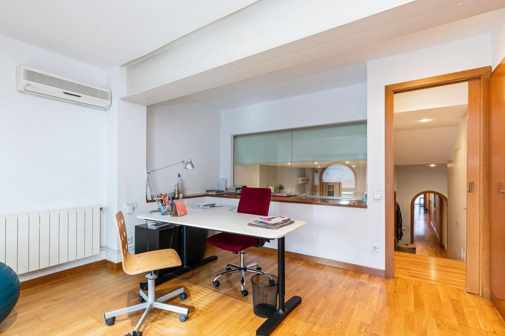 5 slaapkamer Flat te koop in Barcelona stad - € 1.600.000 (Ref: 9595130)