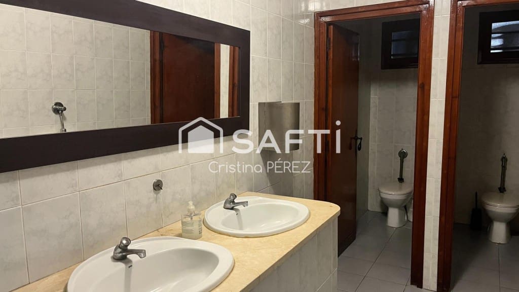 Erhverv til salg i Pineda de Mar - € 1.500.000 (Ref: 9595133)