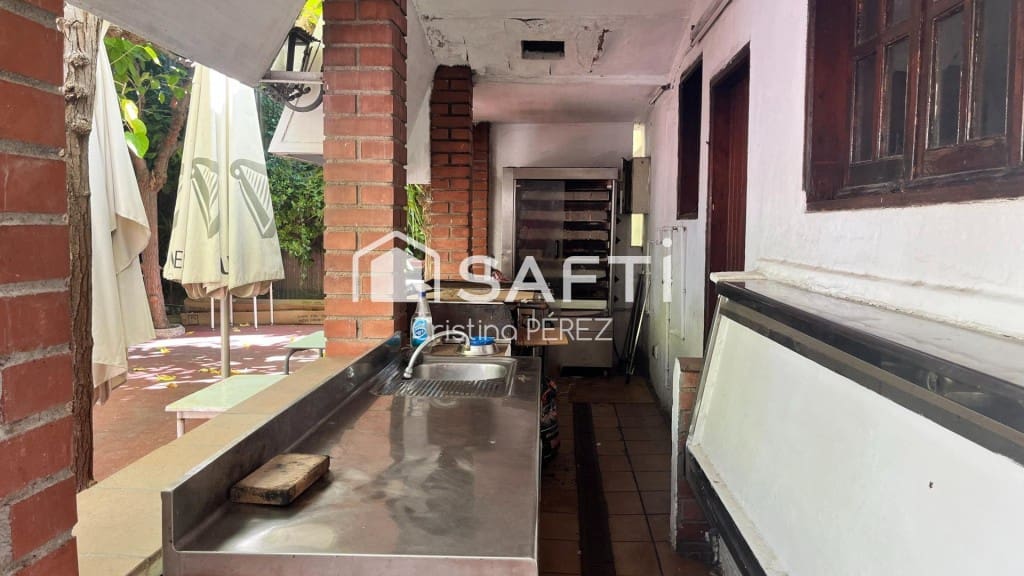 Erhverv til salg i Pineda de Mar - € 1.500.000 (Ref: 9595133)