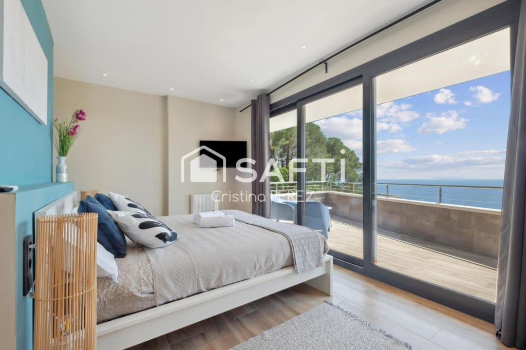 5 bedroom Villa for sale in Lloret de Mar with pool garage - € 1,400,000 (Ref: 9595134)