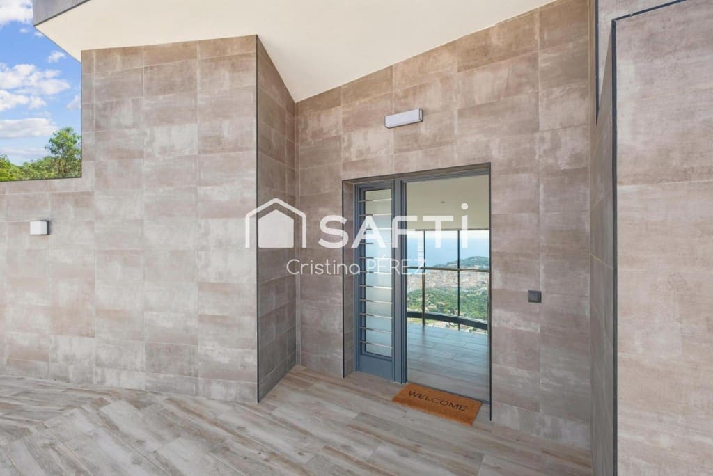 5 bedroom Villa for sale in Lloret de Mar with pool garage - € 1,400,000 (Ref: 9595134)