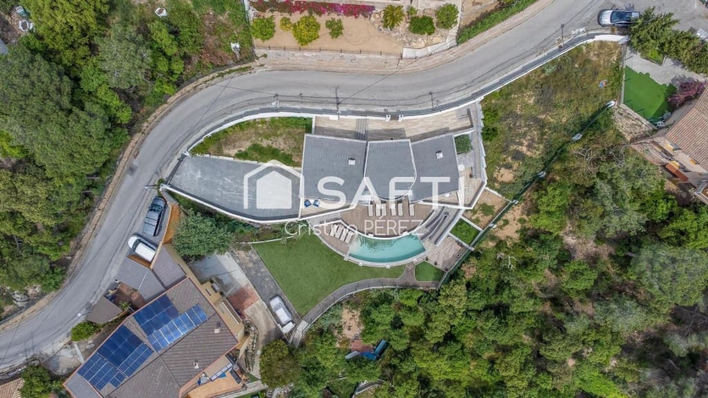 5 bedroom Villa for sale in Lloret de Mar with pool garage - € 1,400,000 (Ref: 9595134)