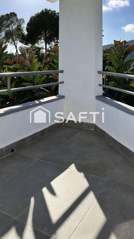 4 makuuhuone Huvila myytävänä paikassa Santa Susanna mukana 
autotalli - 950 000 € (Ref: 9595135)