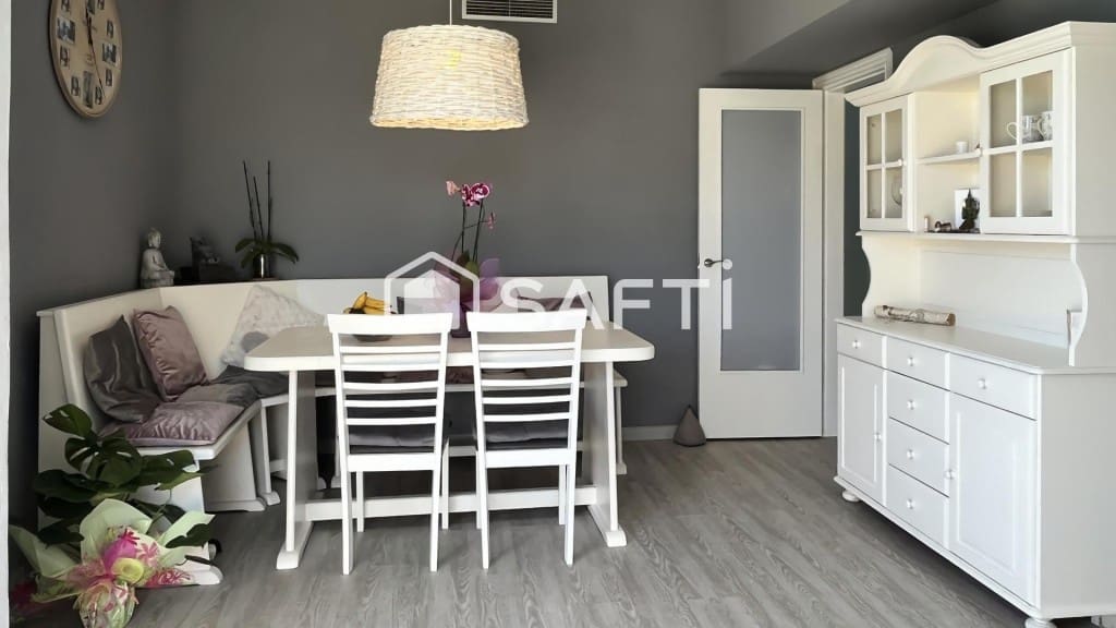 4 makuuhuone Huvila myytävänä paikassa Santa Susanna mukana 
autotalli - 950 000 € (Ref: 9595135)