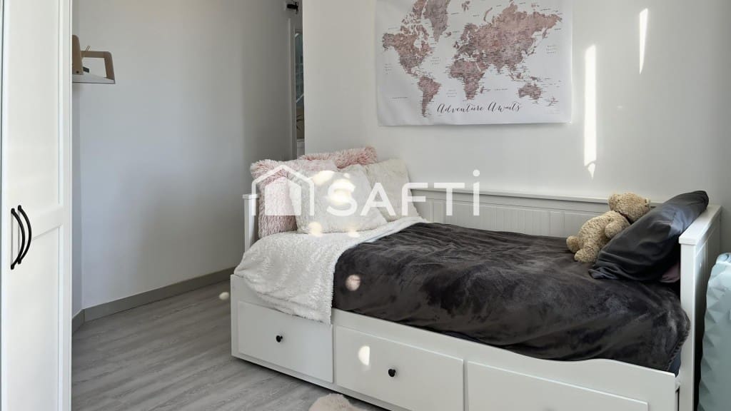 4 makuuhuone Huvila myytävänä paikassa Santa Susanna mukana 
autotalli - 950 000 € (Ref: 9595135)