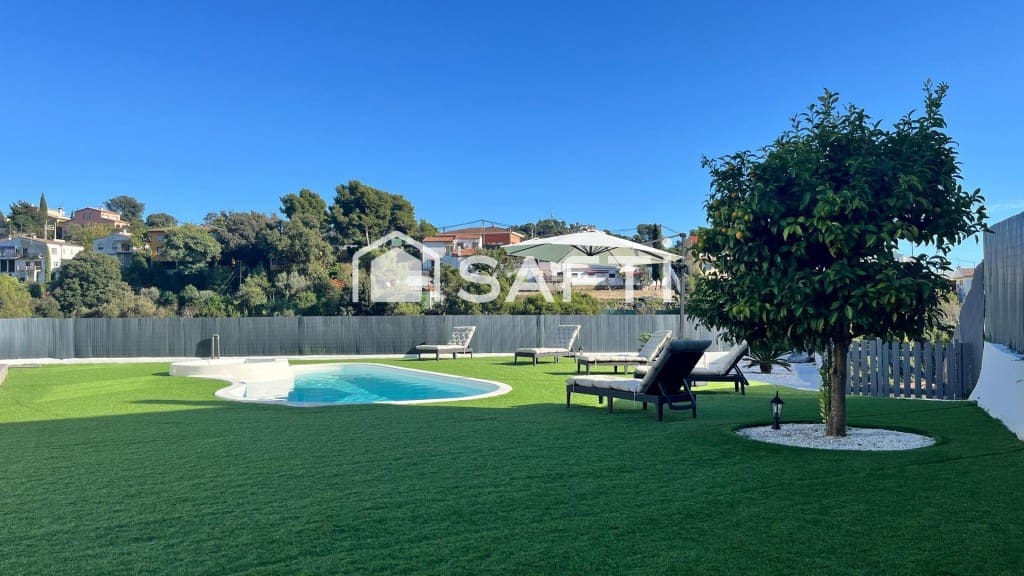 4 makuuhuone Huvila myytävänä paikassa Santa Susanna mukana 
autotalli - 950 000 € (Ref: 9595135)