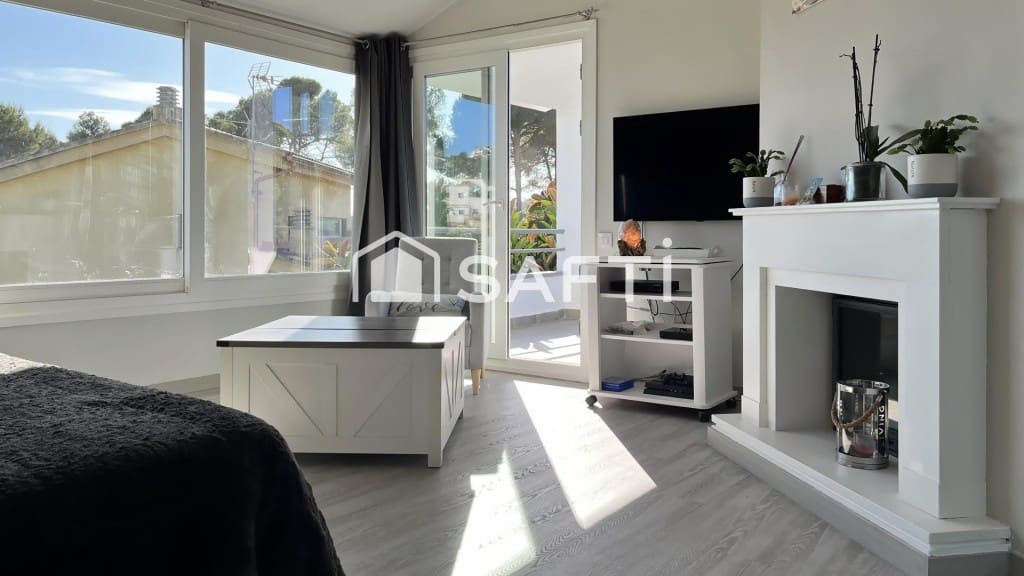 4 makuuhuone Huvila myytävänä paikassa Santa Susanna mukana 
autotalli - 950 000 € (Ref: 9595135)