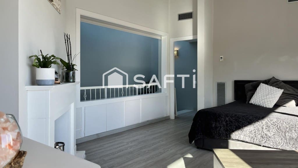 4 makuuhuone Huvila myytävänä paikassa Santa Susanna mukana 
autotalli - 950 000 € (Ref: 9595135)