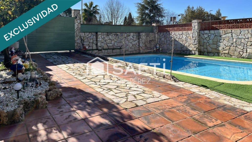 Adosado de 4 habitaciones en Lloret de Mar en venta con piscina garaje - 397.000 € (Ref: 9595137)