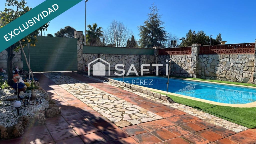 Adosado de 4 habitaciones en Lloret de Mar en venta con piscina garaje - 397.000 € (Ref: 9595137)