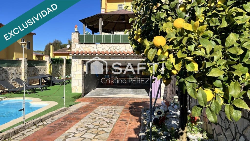 Adosado de 4 habitaciones en Lloret de Mar en venta con piscina garaje - 397.000 € (Ref: 9595137)