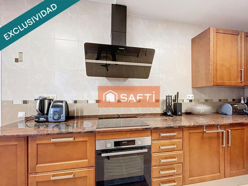 5 soverom Villa til salgs i Pacs del Penedes med svømmebasseng garasje - € 450 000 (Ref: 9595143)