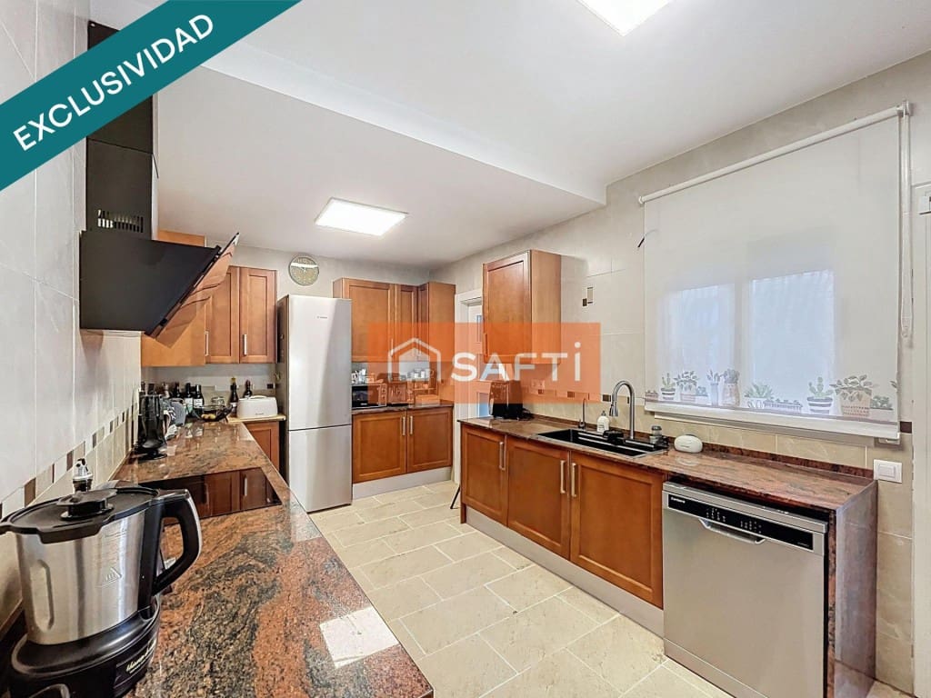 5 soverom Villa til salgs i Pacs del Penedes med svømmebasseng garasje - € 450 000 (Ref: 9595143)