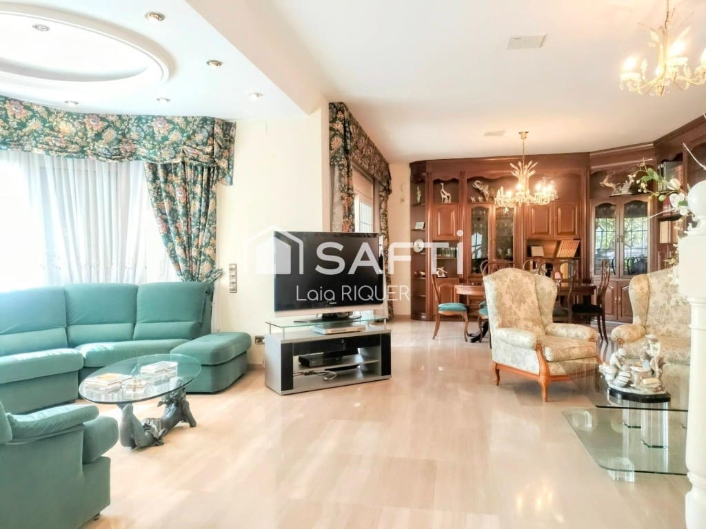 3 soverom Villa til salgs i Pineda de Mar med garasje - € 499 000 (Ref: 9595145)