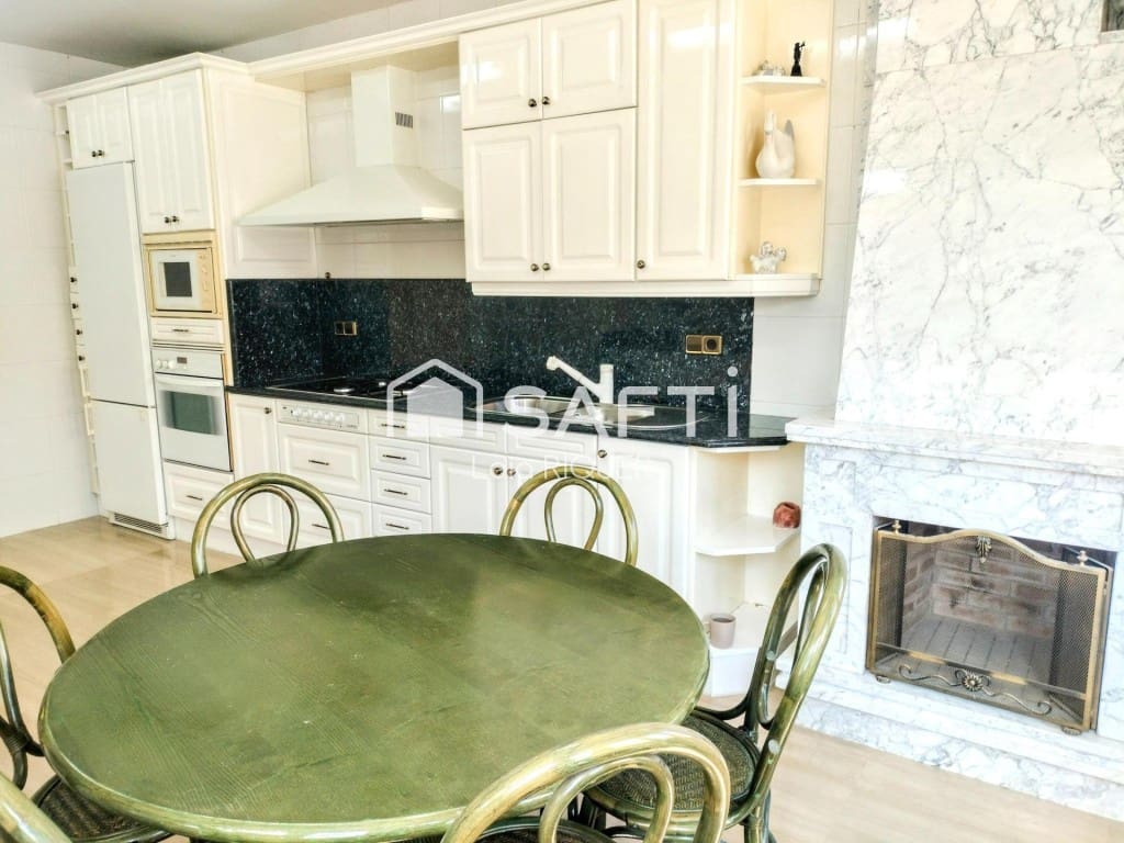 3 soverom Villa til salgs i Pineda de Mar med garasje - € 499 000 (Ref: 9595145)