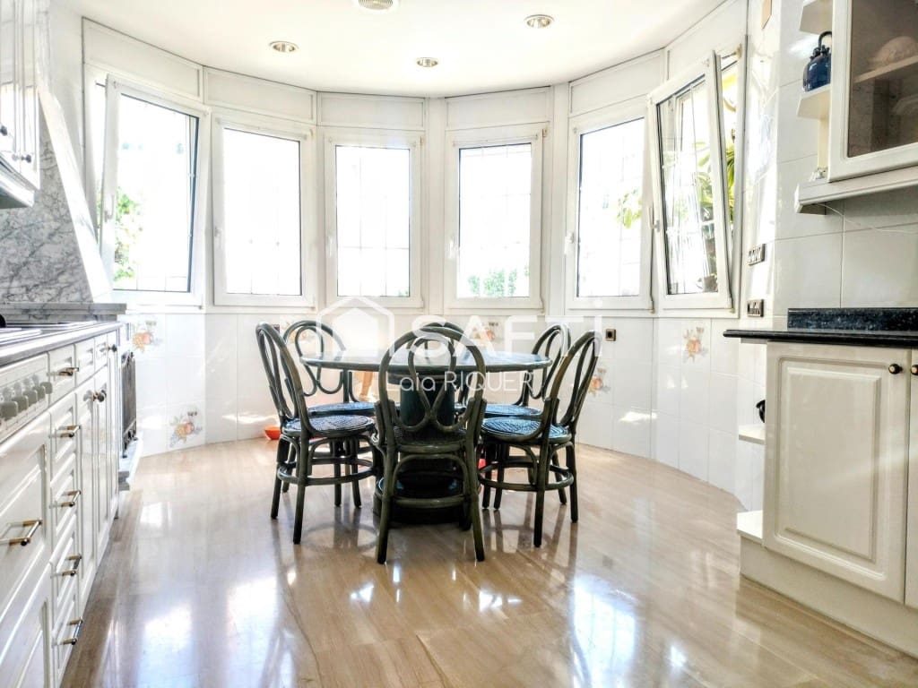 3 soverom Villa til salgs i Pineda de Mar med garasje - € 499 000 (Ref: 9595145)