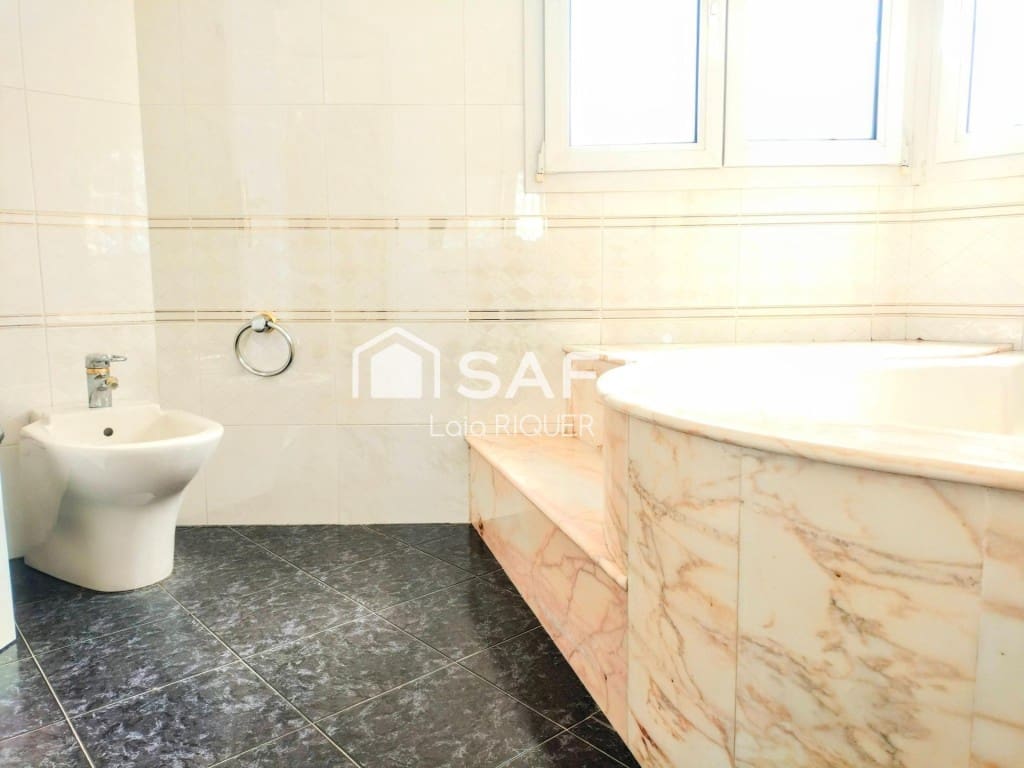 3 soverom Villa til salgs i Pineda de Mar med garasje - € 499 000 (Ref: 9595145)